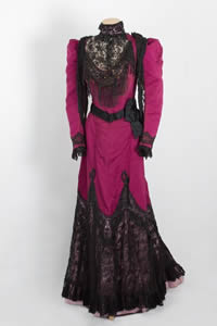 Robe en dentelle victorienne rose et noir